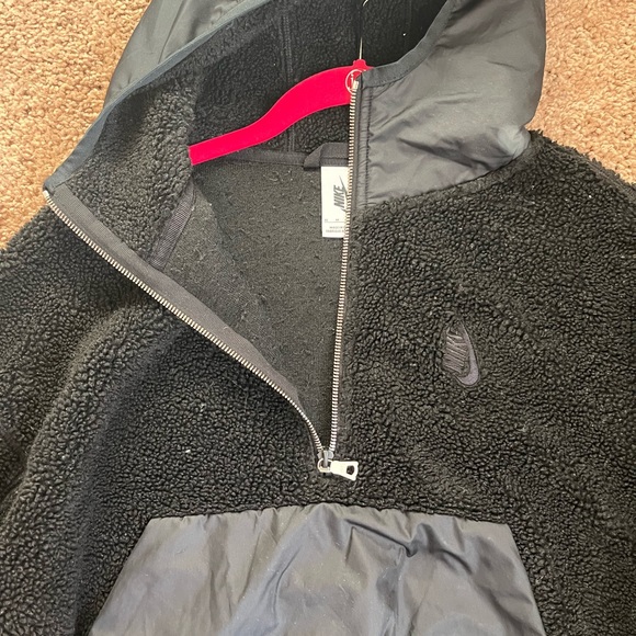 Nike jacket - Picture 3 of 3